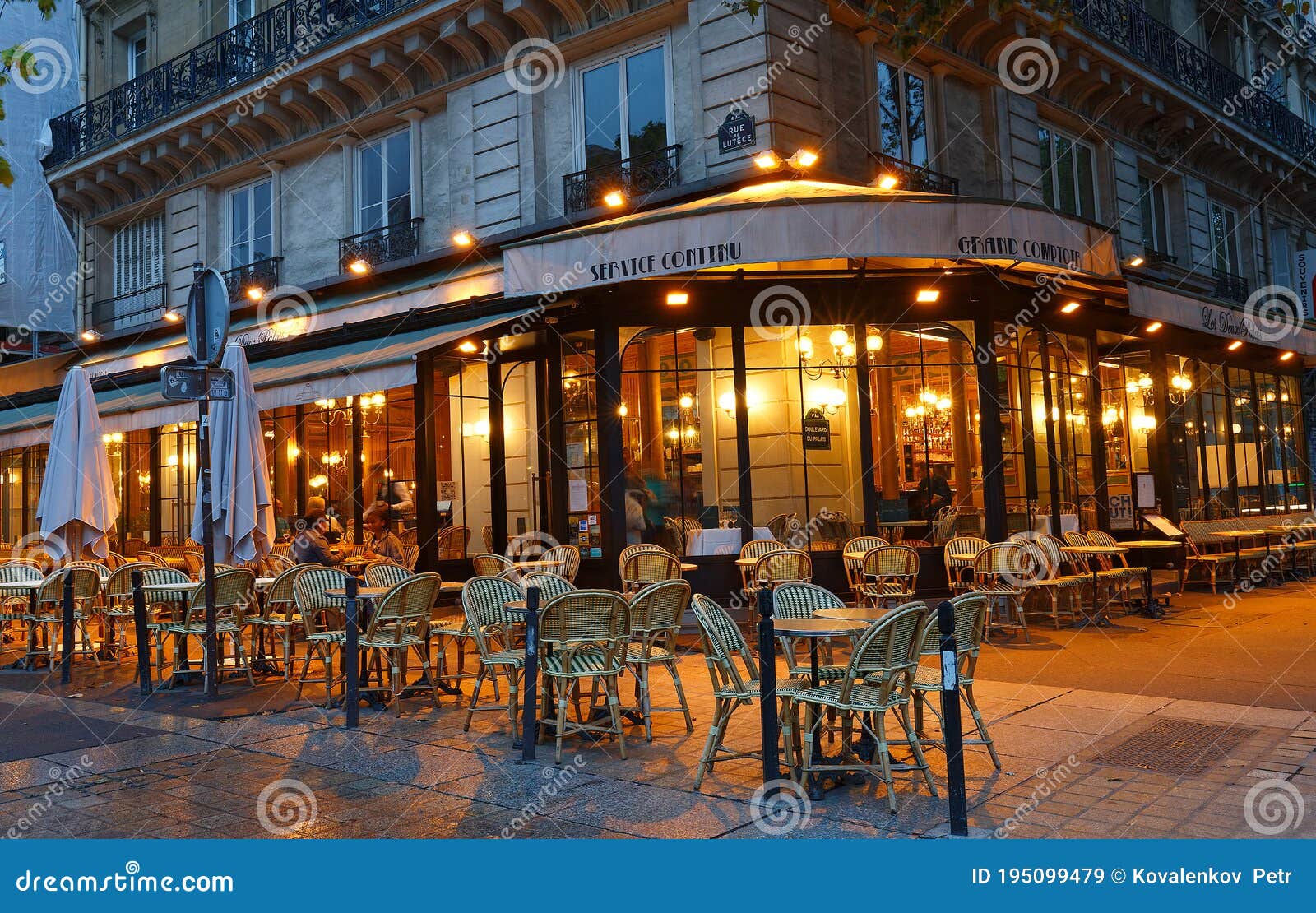 French Café Hotel